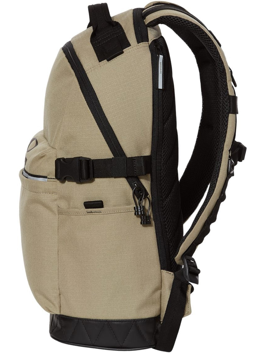 Oakley 23L Utility Backpack - JL Franklins